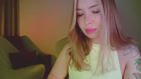 Mia online show from 05-19-26, 10:16