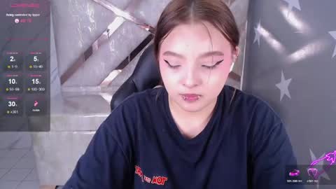 Snapshot of mia_foster_t chatting on 04-29-26, 05:30 Mia online show from 04-29-26, 05:30