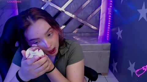 Snapshot of mia_foster_t chatting on 05-11-26, 01:17 Mia online show from 05-11-26, 01:17