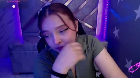 Snapshot of mia_foster_t chatting on 05-11-26, 04:04 Mia online show from 05-11-26, 04:04