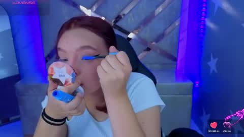 Snapshot of mia_foster_t chatting on 05-22-26, 01:28 Mia online show from 05-22-26, 01:28