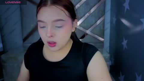 Snapshot of mia_foster_t chatting on 06-09-26, 01:12 Mia online show from 06-09-26, 01:12