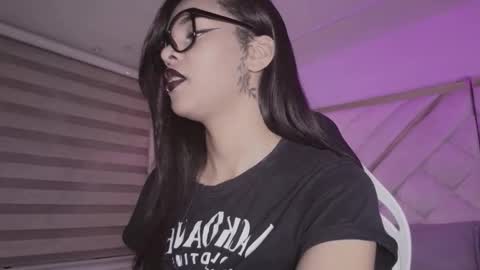 Mia online show from 02-11-26, 03:00