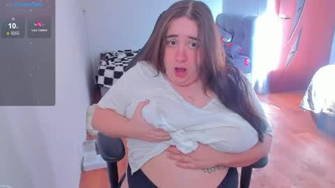Snapshot of mia_grant chatting on 04-08-26, 01:44 Mia online show from 04-08-26, 01:44