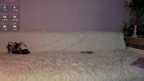 Snapshot of mia_greenwald chatting on 11-09-25, 05:00 Mia online show from 11-09-25, 05:00