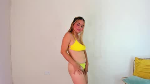 Snapshot of mia_hansper chatting on 01-14-25, 11:27 Mia online show from 01-14-25, 11:27