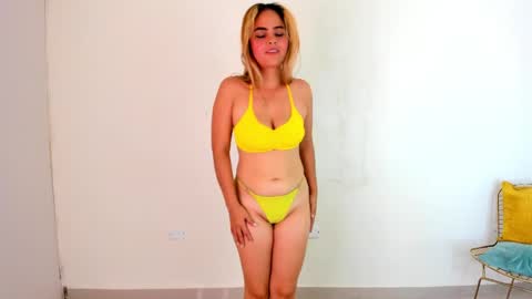 Snapshot of mia_hansper chatting on 01-15-25, 02:27 Mia online show from 01-15-25, 02:27