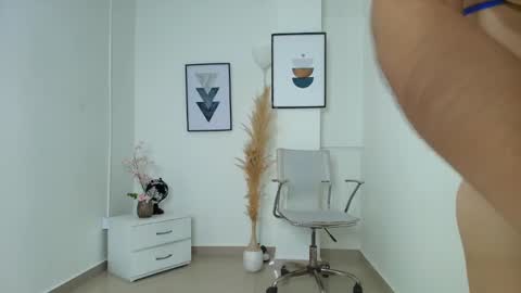 Snapshot of mia_hansper chatting on 01-25-25, 12:48 Mia online show from 01-25-25, 12:48