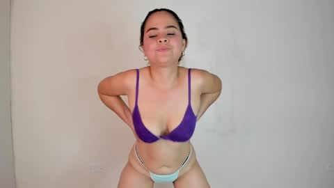 Snapshot of mia_hansper chatting on 01-28-25, 02:21 Mia online show from 01-28-25, 02:21