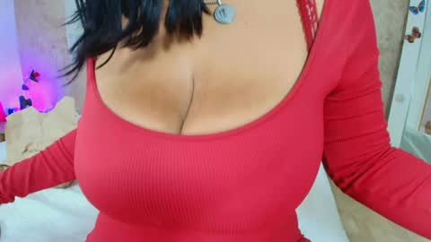 MIALOPEZ      .     Y      .      online show from 06-09-26, 06:19
