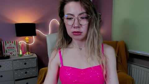 Mia online show from 11-07-25, 08:25