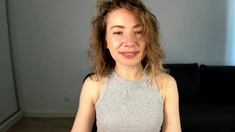 Mia online show from 04-21-26, 01:17