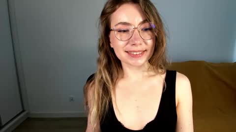 Mia online show from 05-03-26, 01:39
