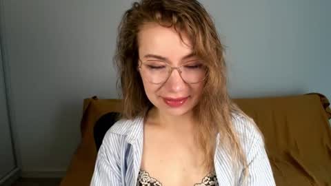 Mia online show from 07-16-26, 06:30