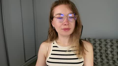 Mia online show from 07-25-26, 06:55
