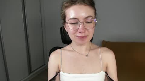 Mia online show from 07-26-26, 06:59