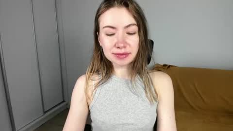 Mia online show from 07-31-26, 04:34