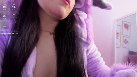 Snapshot of mia_moralez chatting on 10-29-25, 01:13 MIA online show from 10-29-25, 01:13