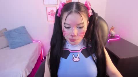 Snapshot of mia_moralez chatting on 11-06-25, 01:01 MIA online show from 11-06-25, 01:01