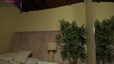 mia_mtnz02 online show from 04-17-26, 12:35