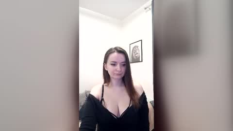 Snapshot of mia_muuur chatting on 06-29-26, 10:21 Mia online show from 06-29-26, 10:21