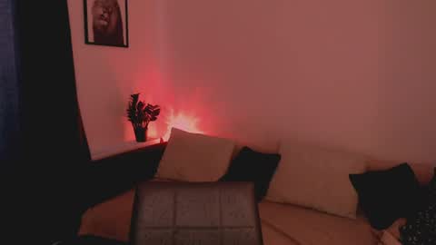 Snapshot of mia_muuur chatting on 07-28-26, 12:48 Mia online show from 07-28-26, 12:48