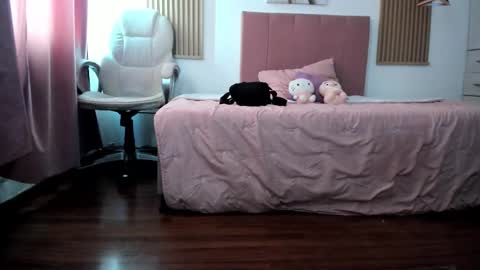 Mia Nevaeh - follow me online show from 12-14-25, 07:07