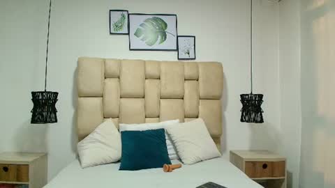 mia_nova18 online show from 07-30-26, 12:15