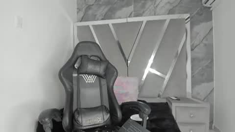 mia_petiteht online show from 06-14-26, 02:24
