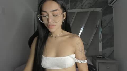 mia_petiteht online show from 06-14-26, 08:33