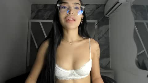 mia_petiteht online show from 07-01-26, 08:19