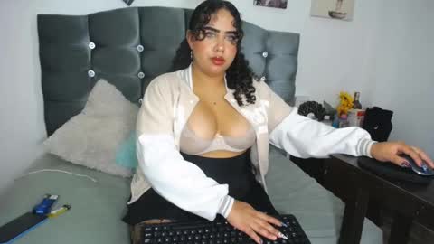 mia_pink19 online show from 11-19-25, 02:44