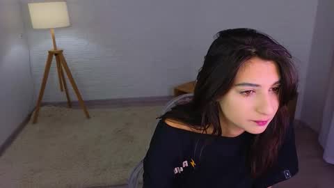 Mia online show from 12-17-25, 02:56