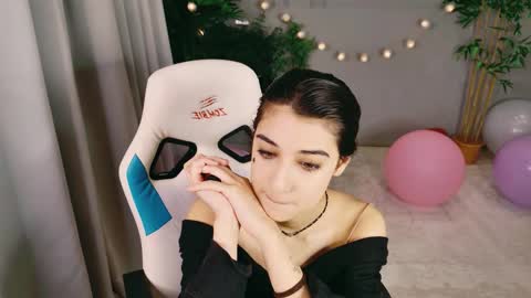 Mia online show from 02-25-26, 02:48