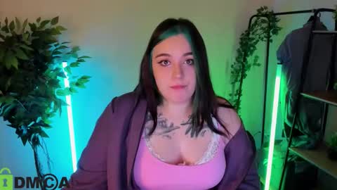 Mia online show from 03-04-26, 12:38