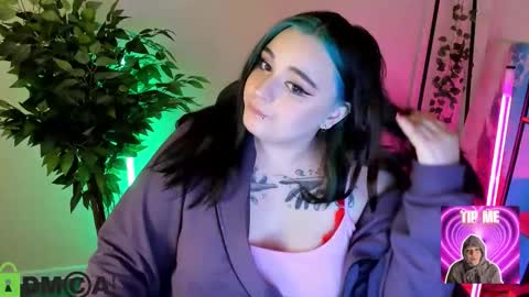 Mia online show from 03-15-26, 01:11