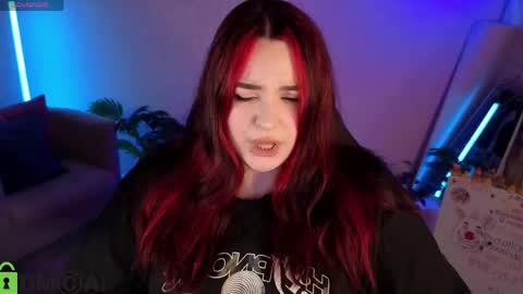 Mia online show from 05-09-26, 01:11