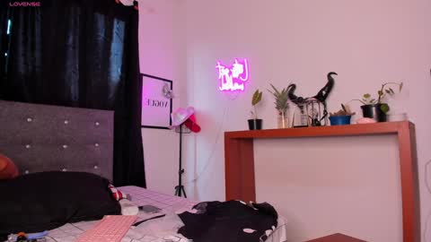 Mia online show from 02-01-25, 10:02