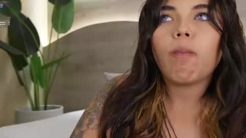 Snapshot of mia_rosalie chatting on 06-18-26, 09:14 mia_rosalie online show from 06-18-26, 09:14