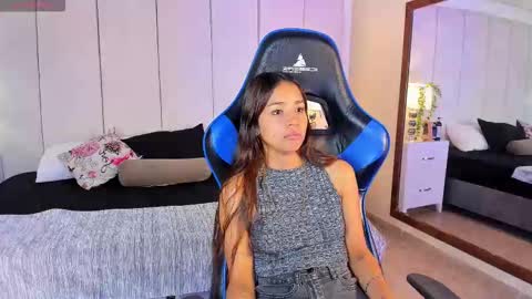 mia rousse25 online show from 11-30-25, 01:37