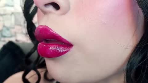 Mia online show from 11-21-25, 07:01