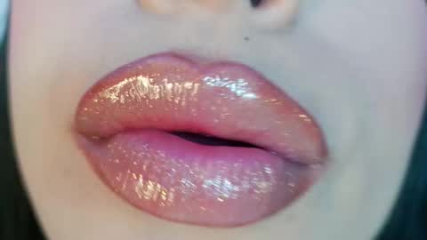 Mia online show from 03-07-26, 10:07