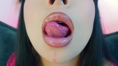 Mia online show from 04-06-26, 11:05