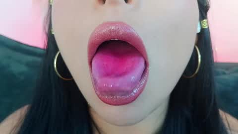 Mia online show from 04-21-26, 09:50