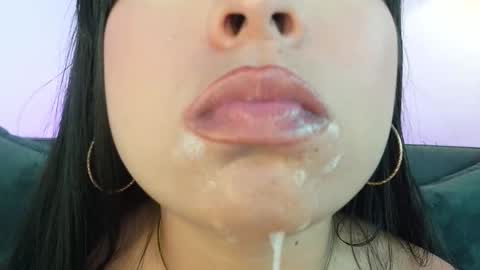 Snapshot of mia_roux1 chatting on 05-08-26, 10:37 Mia online show from 05-08-26, 10:37