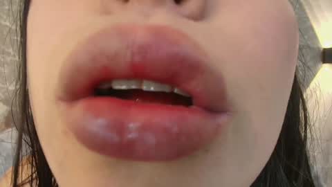 Snapshot of mia_roux13 chatting on 02-02-25, 01:23 Mia Roux online show from 02-02-25, 01:23