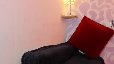 Mia . online show from 11-01-25, 12:40