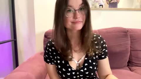 Snapshot of mia_shine_bright chatting on 09-26-25, 04:05 Mia online show from 09-26-25, 04:05