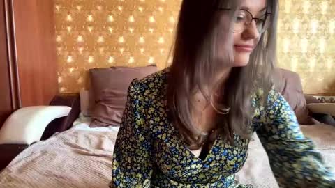 Snapshot of mia_shine_bright chatting on 10-27-25, 05:55 Mia online show from 10-27-25, 05:55