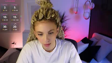 Mia online show from 11-07-25, 06:24